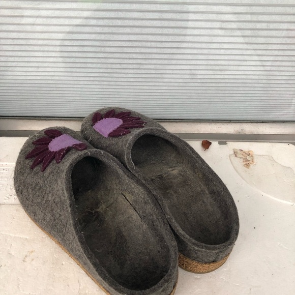 Haflinger Gray Wool Slippers with Purple Floral Design Slippers Size 39/8.5US - Picture 8 of 13